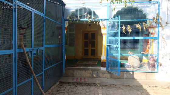 Outside view of Shri Davanal Bihari Temple near Davanal Kund, Vrindavan.