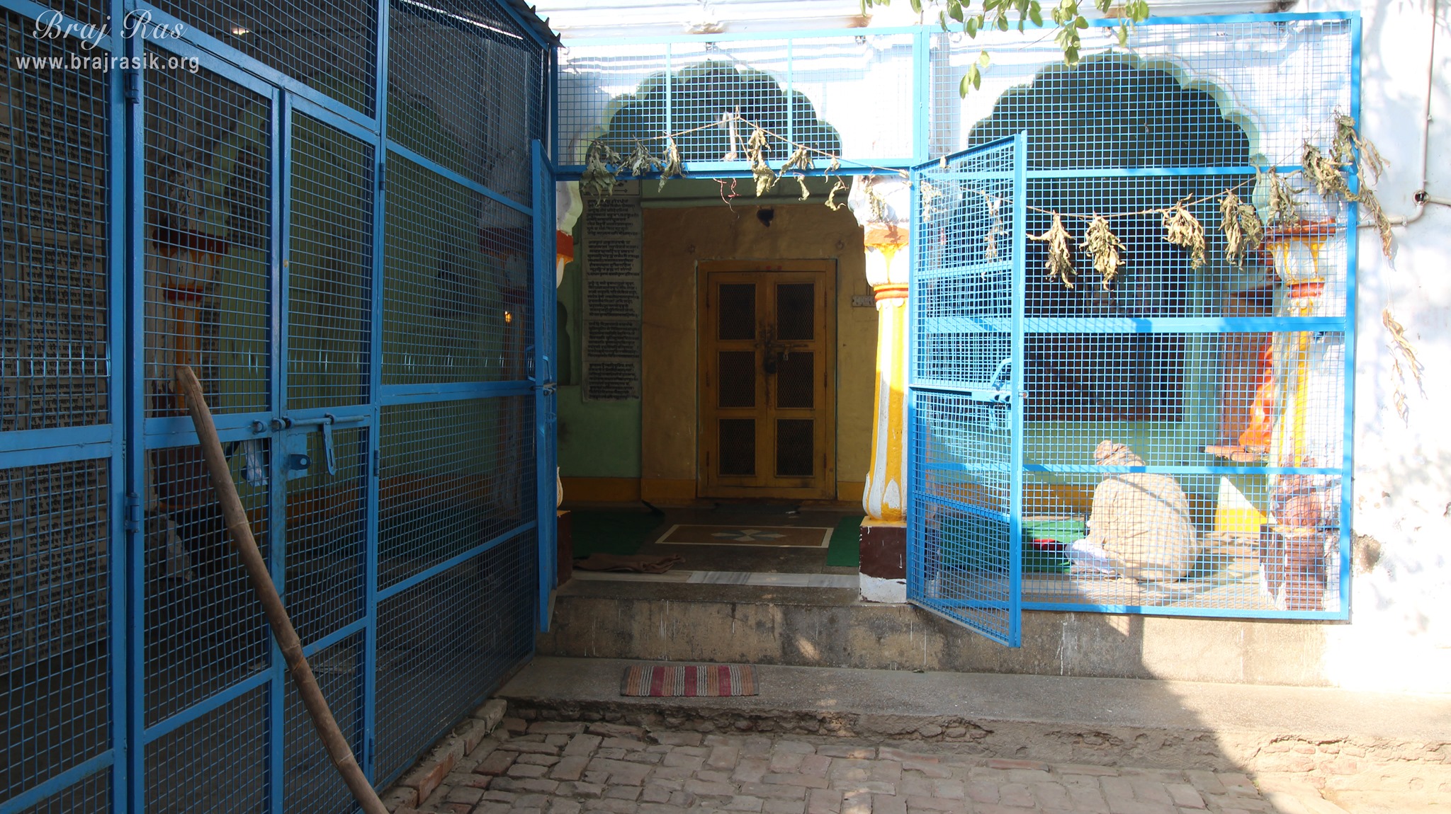 Outside view of Shri Davanal Bihari Temple near Davanal Kund, Vrindavan.