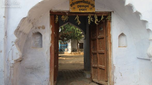 Entrance gate of the temple at Shri Davanal Bihari Temple near Davanal Kund, Vrindavan.