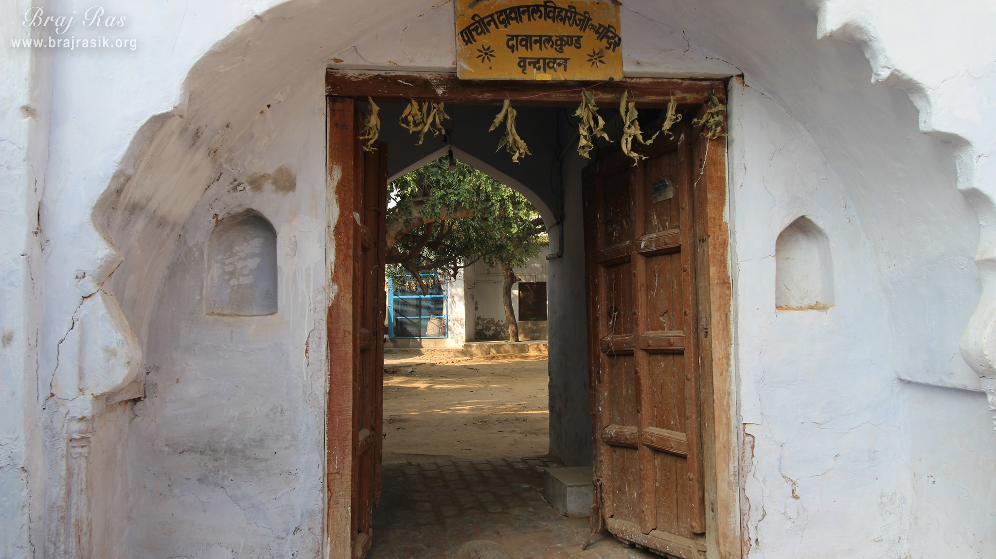 Entrance gate of the temple at Shri Davanal Bihari Temple near Davanal Kund, Vrindavan.