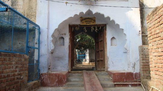 View of the temple at Shri Davanal Bihari Temple near Davanal Kund, Vrindavan.
