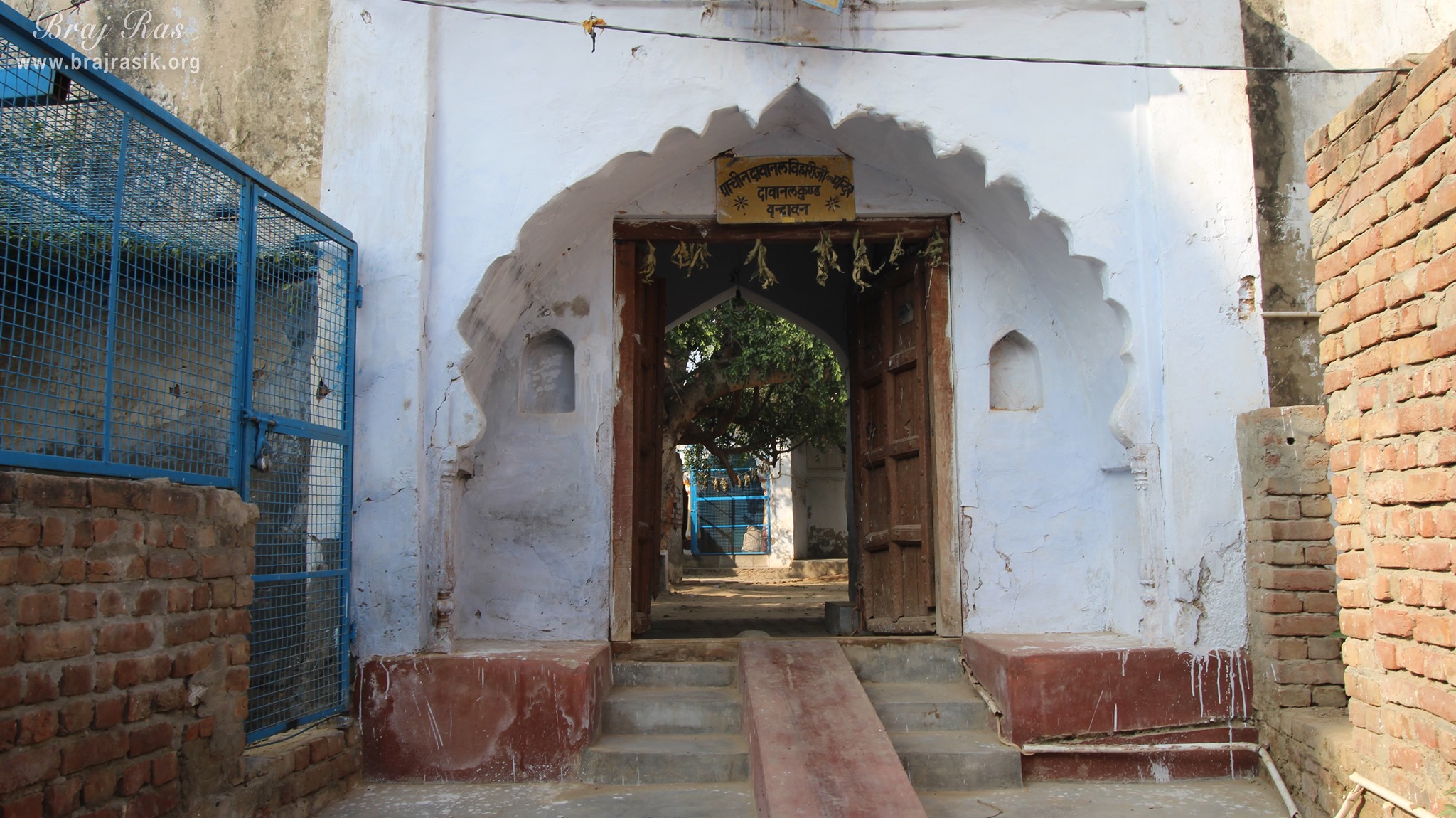 View of the temple at Shri Davanal Bihari Temple near Davanal Kund, Vrindavan.