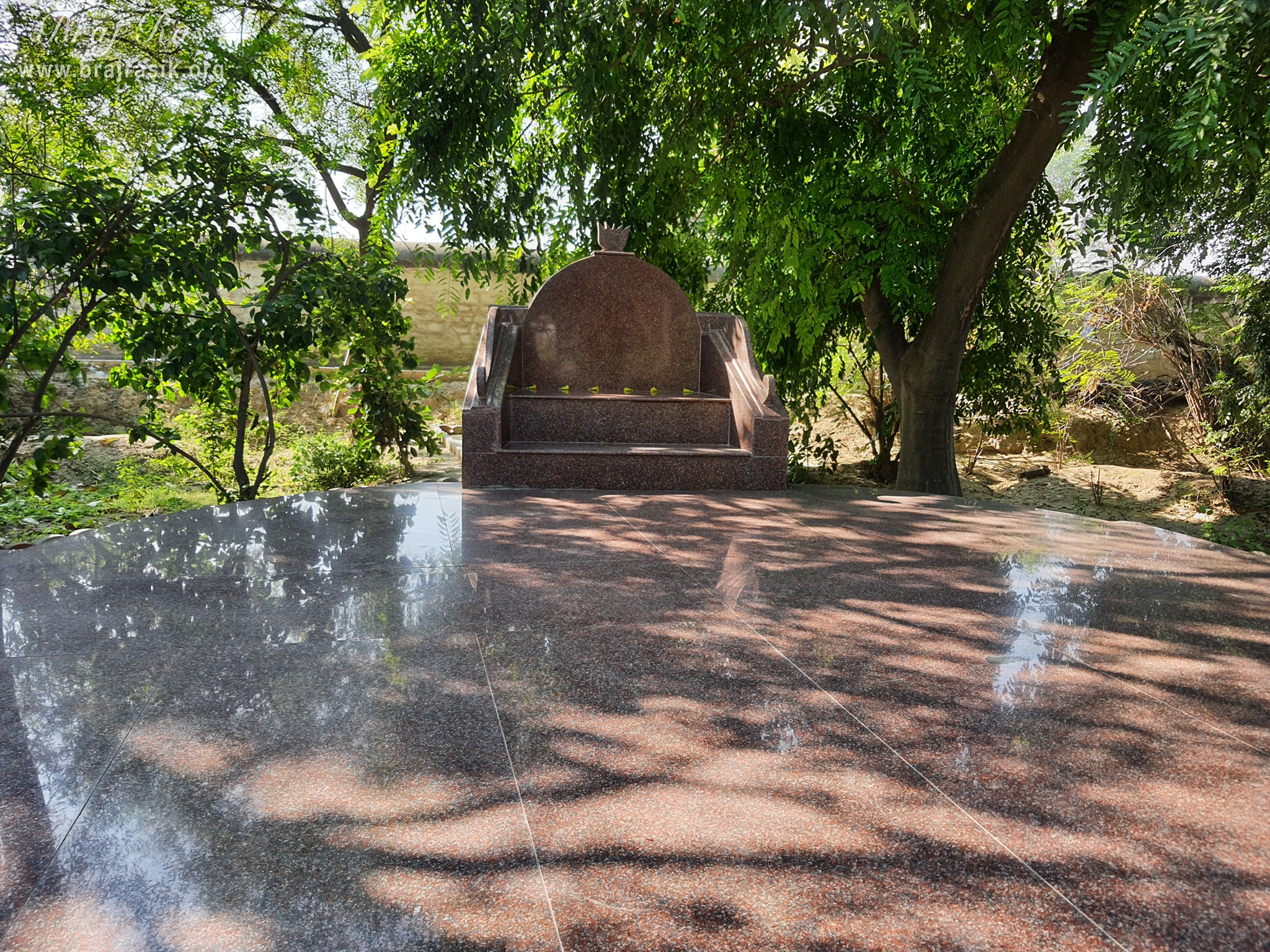 Close view of the Ras Leela place at Shri Radha Bag, Barsana