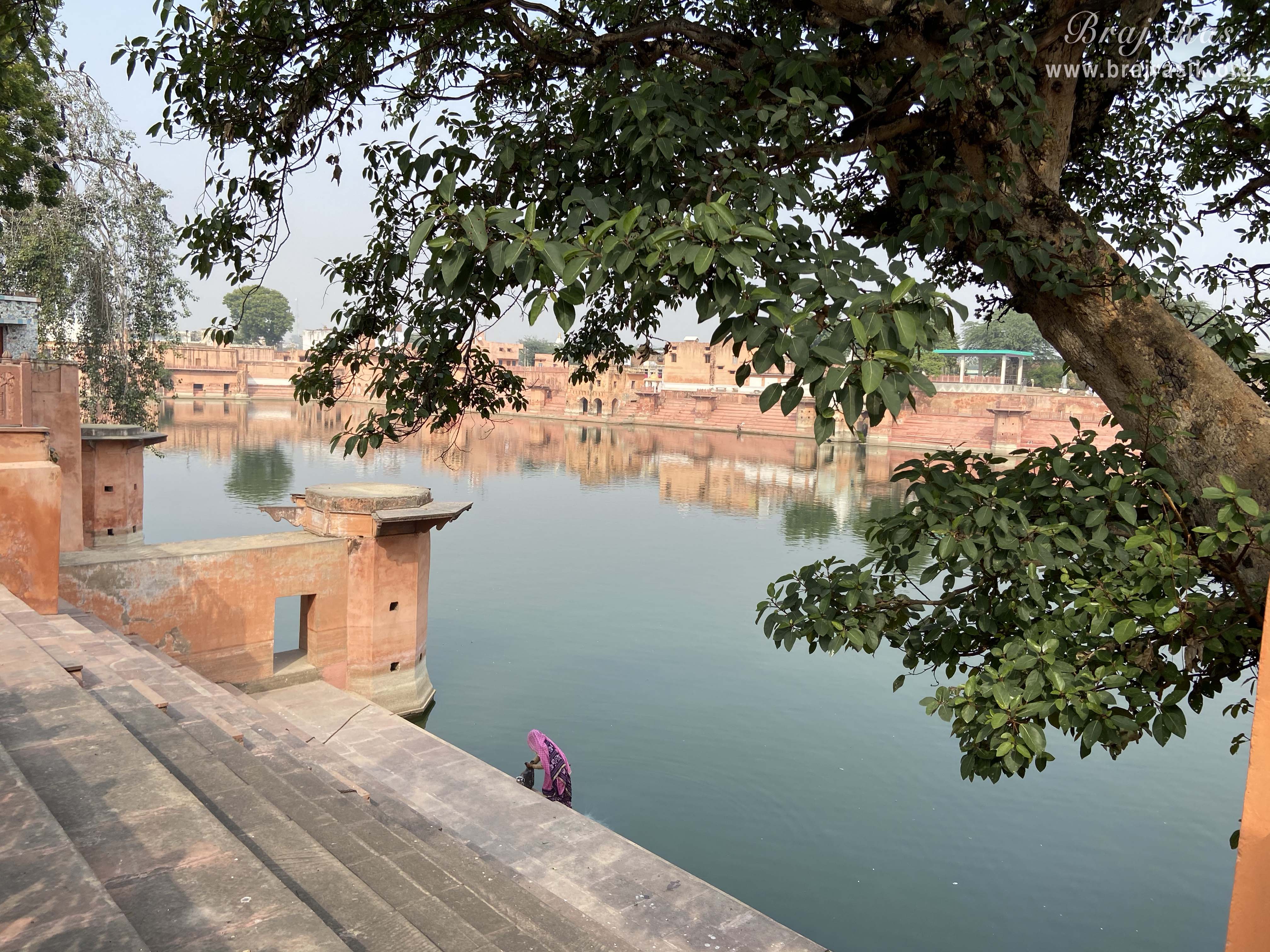  In the Adi Varaha Parana it is said that by bathing in Vimal Kund, all sins are destroyed. विमलस्य च कुण्डे च सर्वपापप्रमुच्यते । यस्तत्र मुञ्चति प्राणान् मम लोकं स गच्छति ॥ 