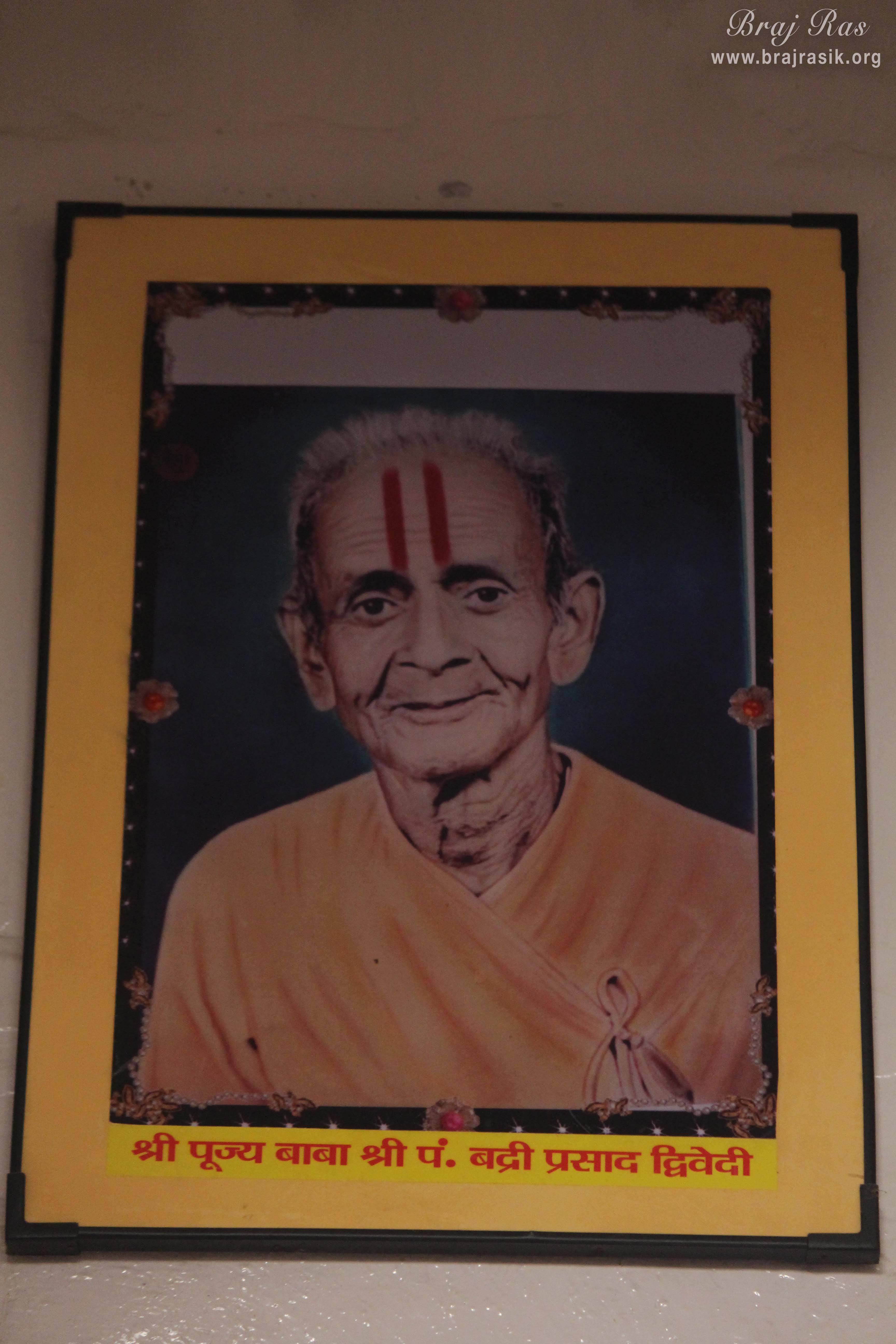 Photo of Pujya Baba Shri Pandit Badri Prasad Dvivedi at Bilvamangal or Vilvamangal Thakur's Samadhi located at Gopinath Bazar, near Gopinath temple, Vrindavan.