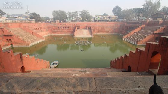 A front view of Potra Kund, Mathura