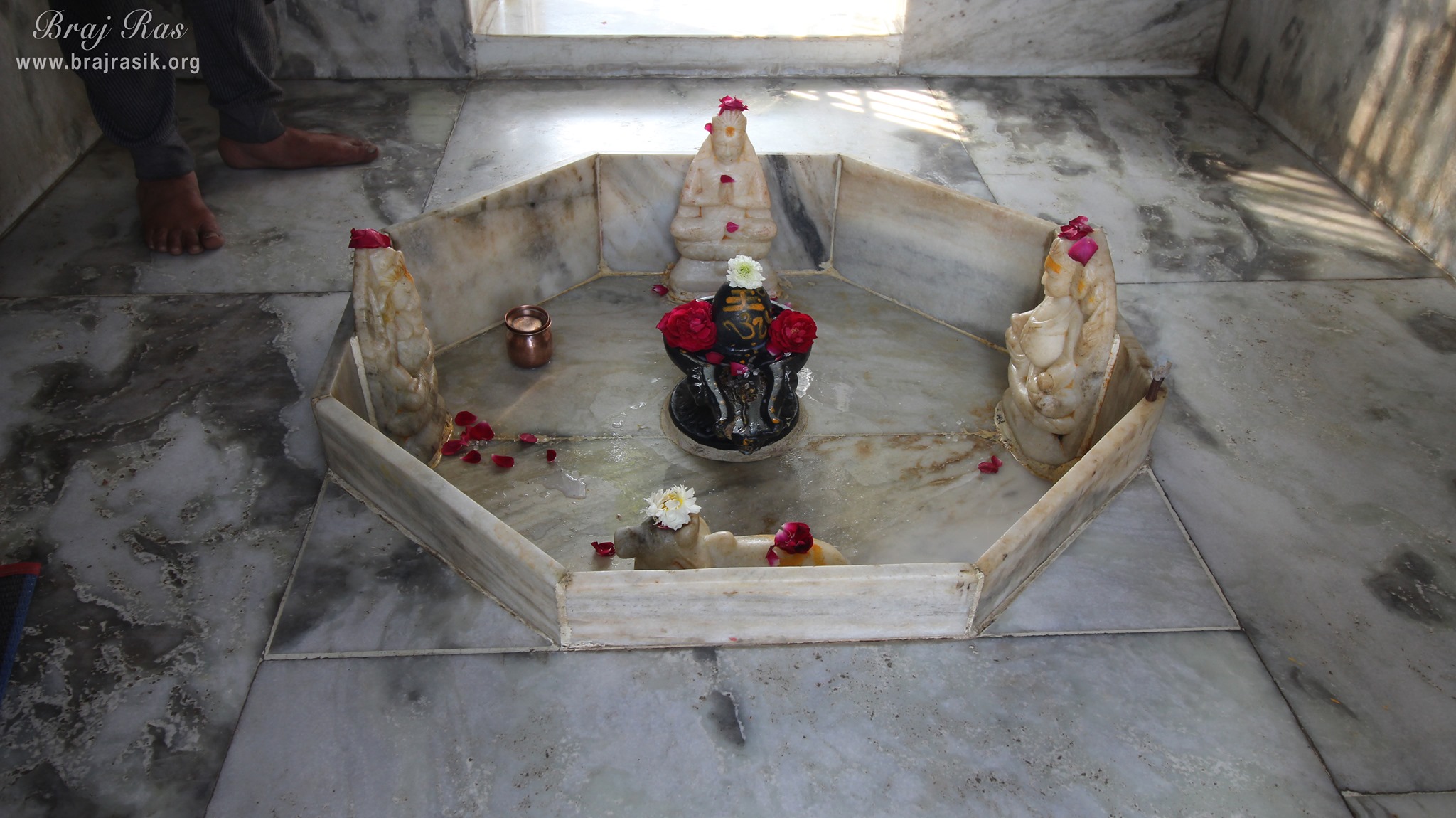 Close Darshan of Gufeshwar Mahadev at Potra Kund, Mathura