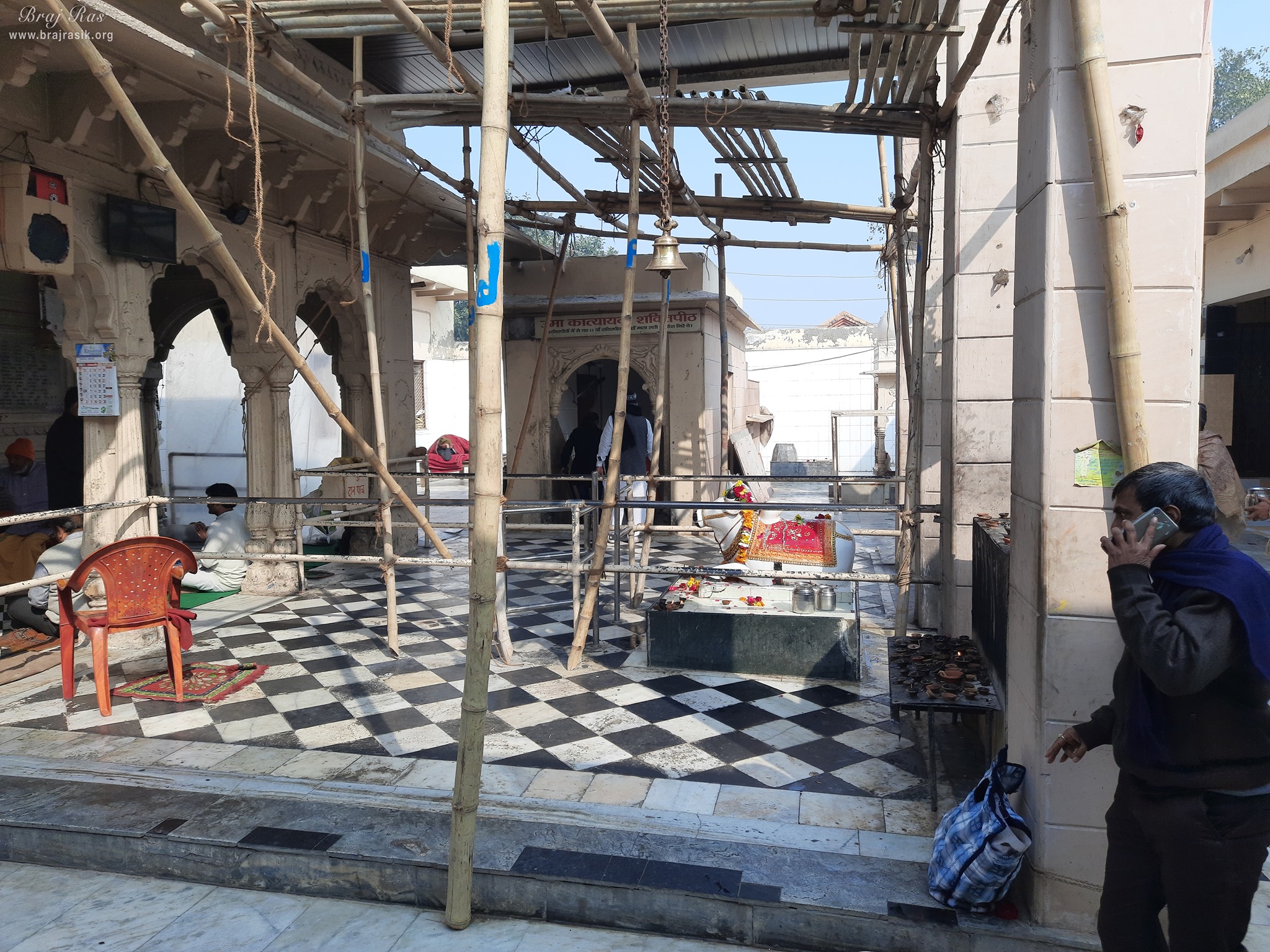 Another view of temple courtyard at Bhuteshwar Mahadev Temple, Mathura
