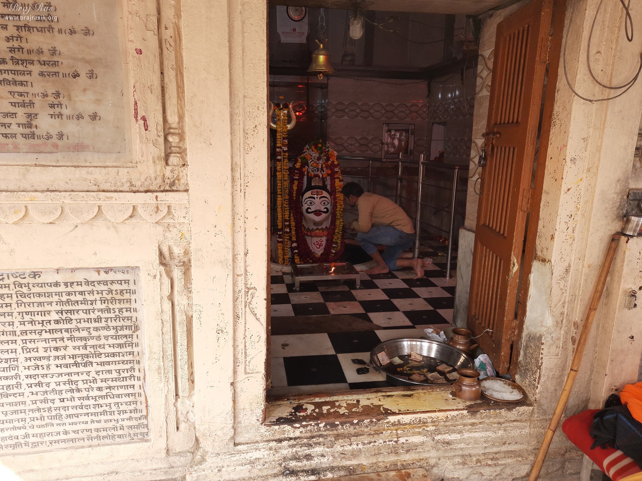 Darshan of Lord Bhuteshwar at Bhuteshwar Mahadev Temple, Mathura