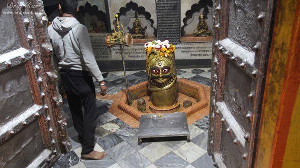 Close darshan of Sri Rangeshwar Mahadev, Mathura