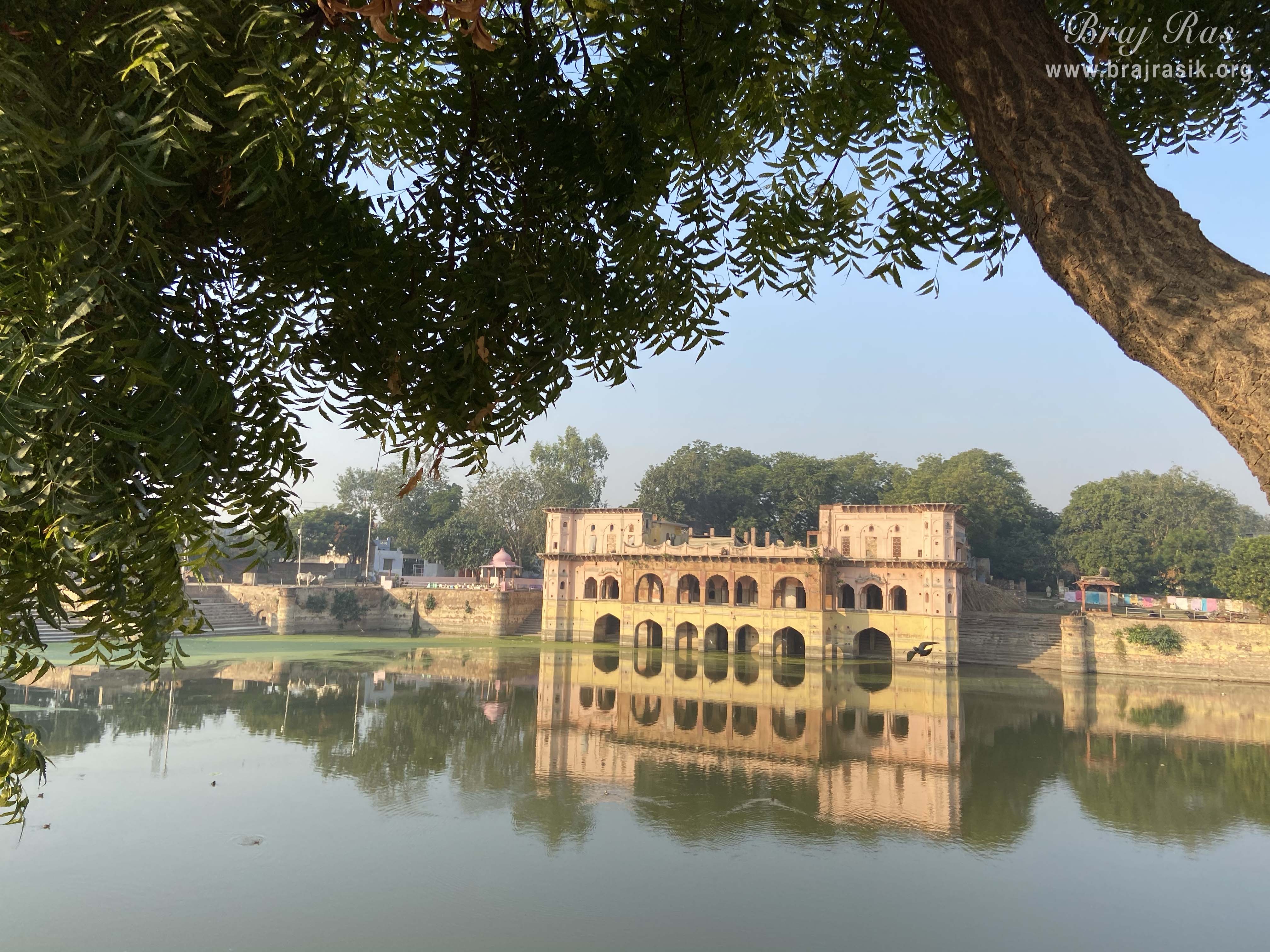 A side view of Vrishbhanu Kund (Jal Mahal), Barsana.