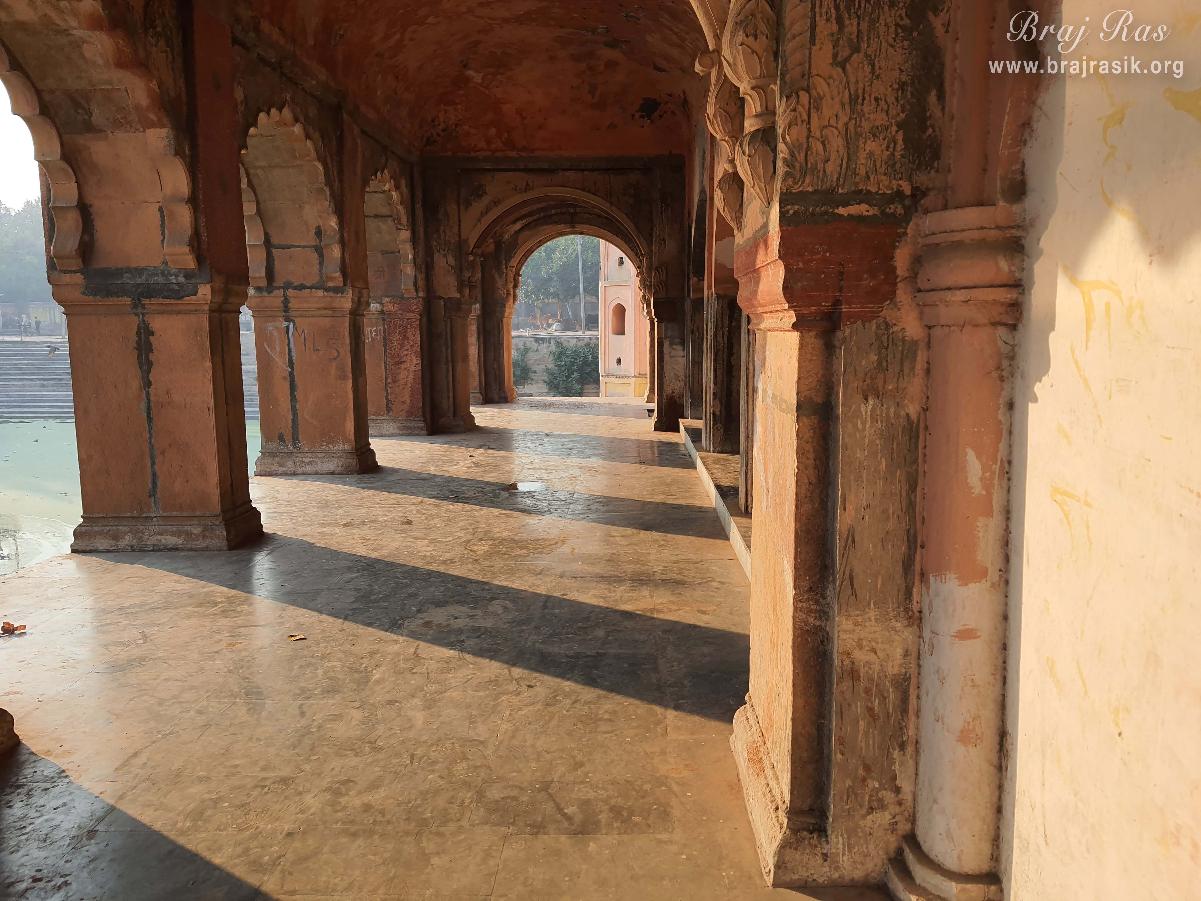 Inside beautiful view of Shri Vrishbhanu Kund (Jal Mahal), Barsana.