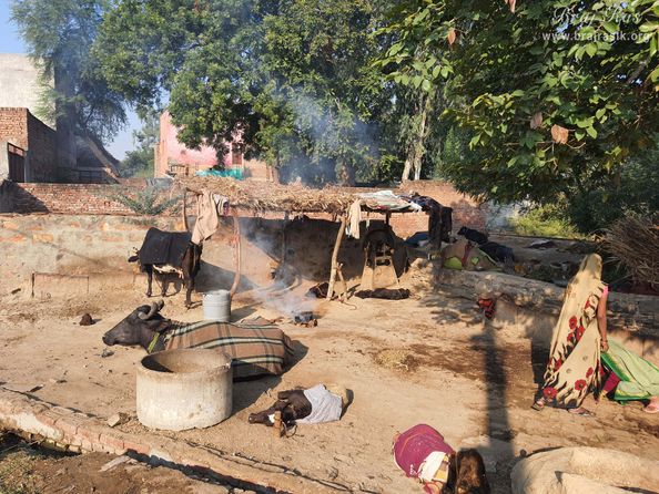 Brajwasis cottages near Vrishbhanu Kund, Barsana.