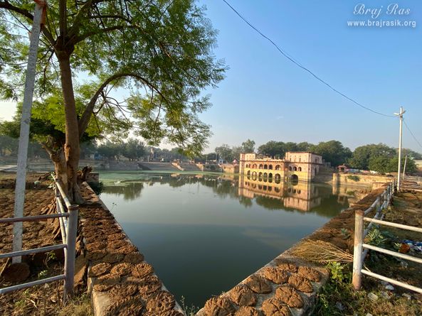 A pure life of a village, where cow dung is kept all-around Vrishbhanu Kund. One can get immense peace visiting this place, which is actually the same like before.