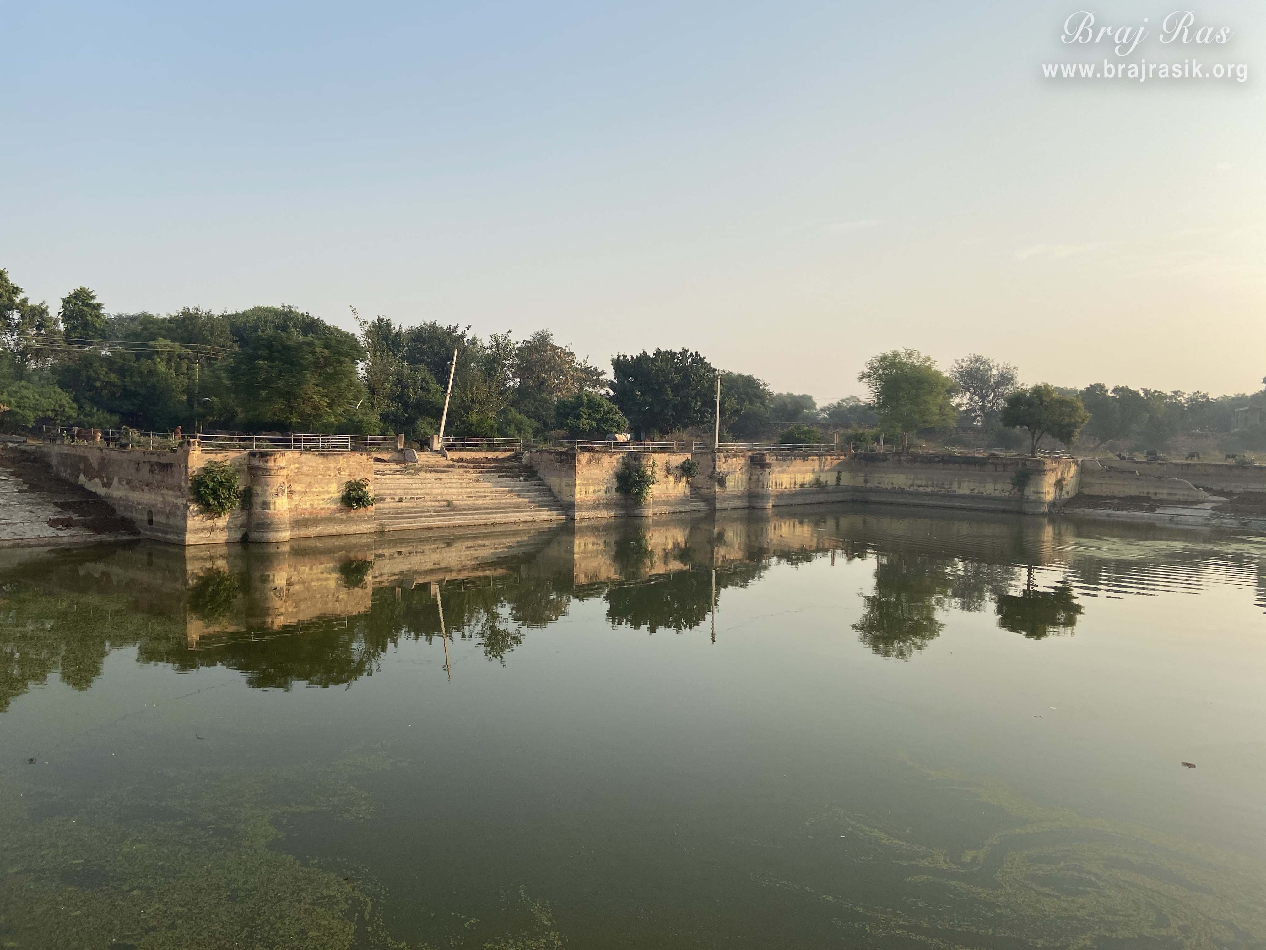 Different Angle view of Vrishbhanu Kund, Barsana.