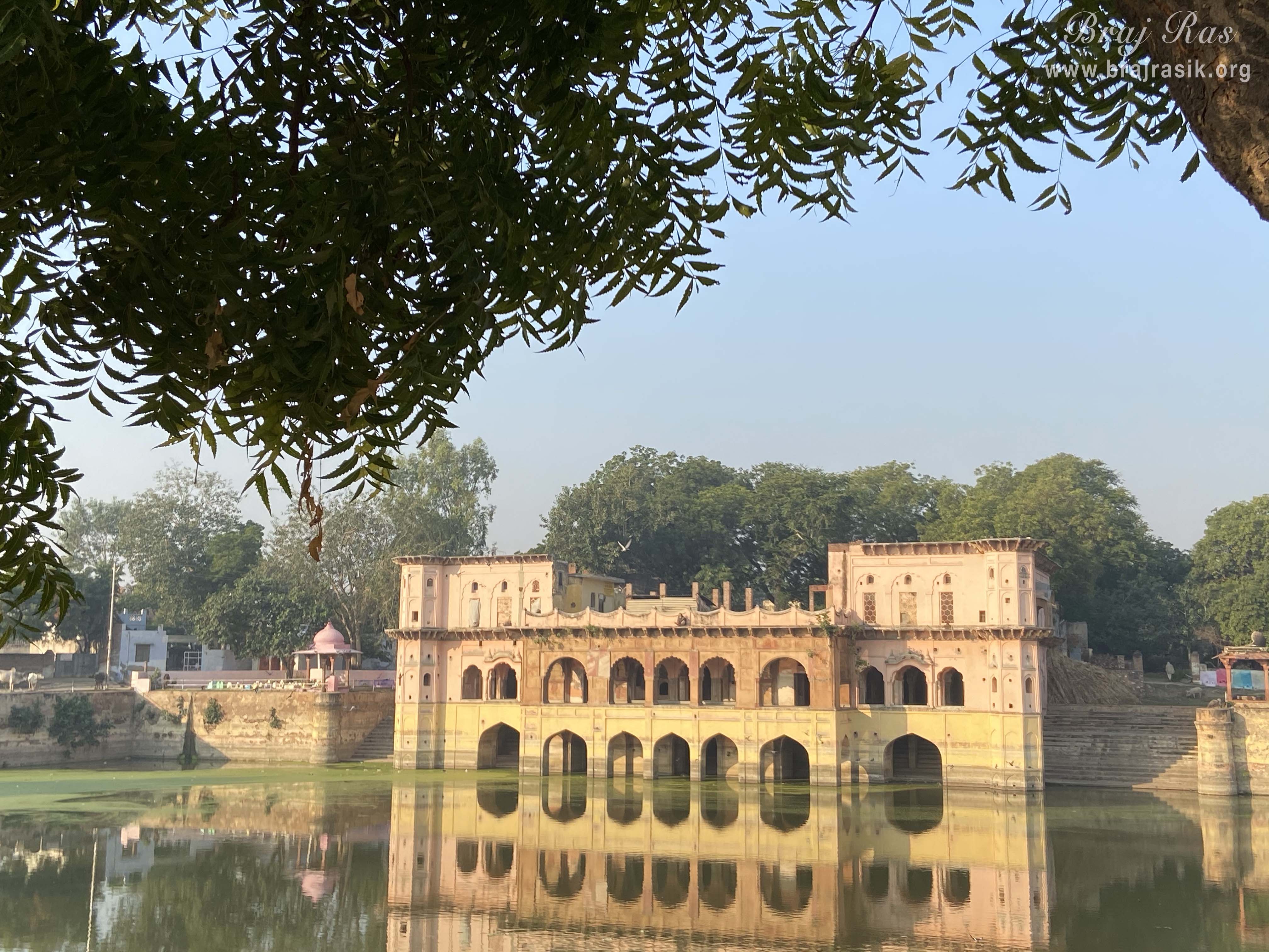 Left Side angle Zoom in View of Vrishbhanu Kund, Barsana