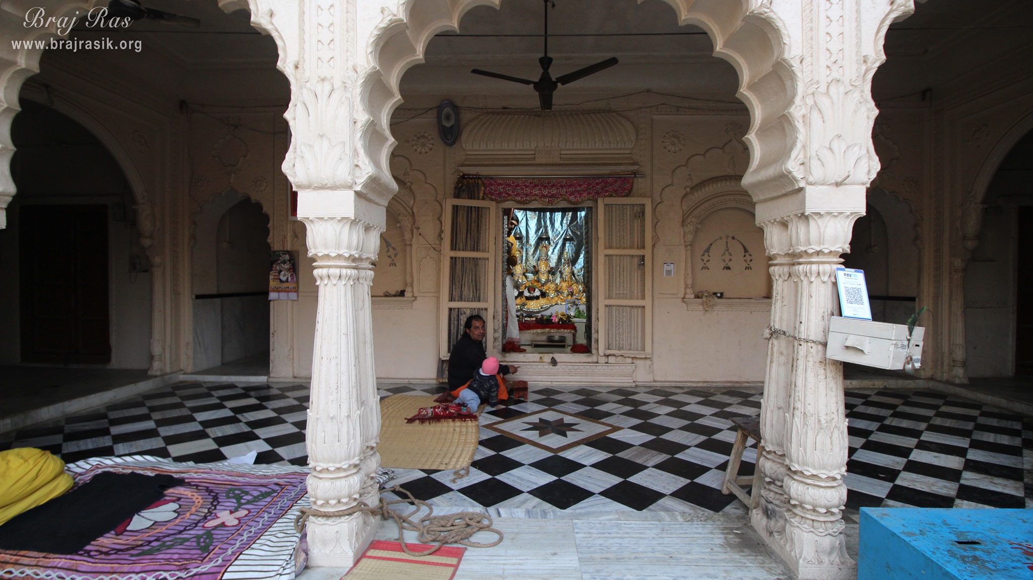 Darshan of Jagmohan of Shri Sawaman Shaligram Temple, Vrindavan