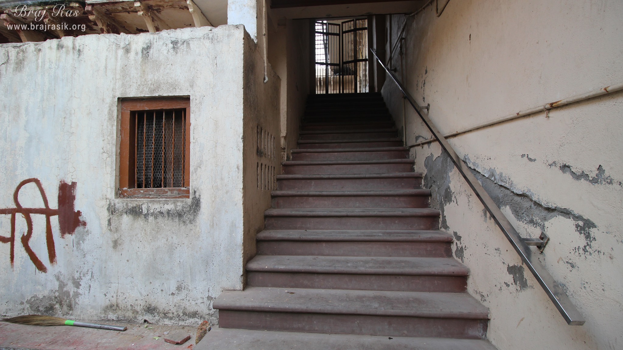 Stairs going to Shri Sawaman Shaligram Temple, Vrindavan