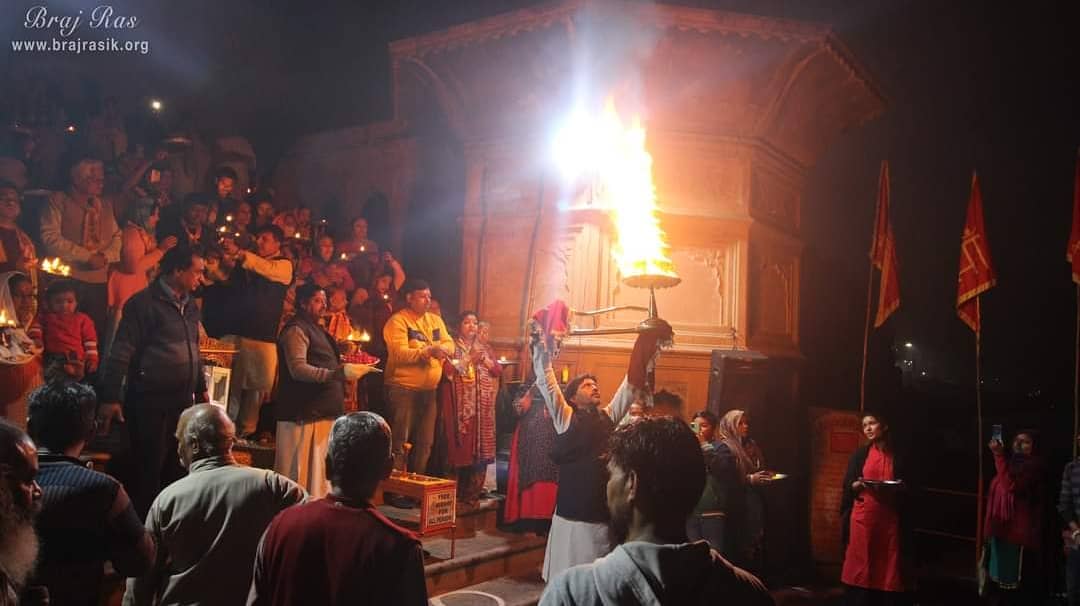 वृंदावन में यमुना आरती की झलक