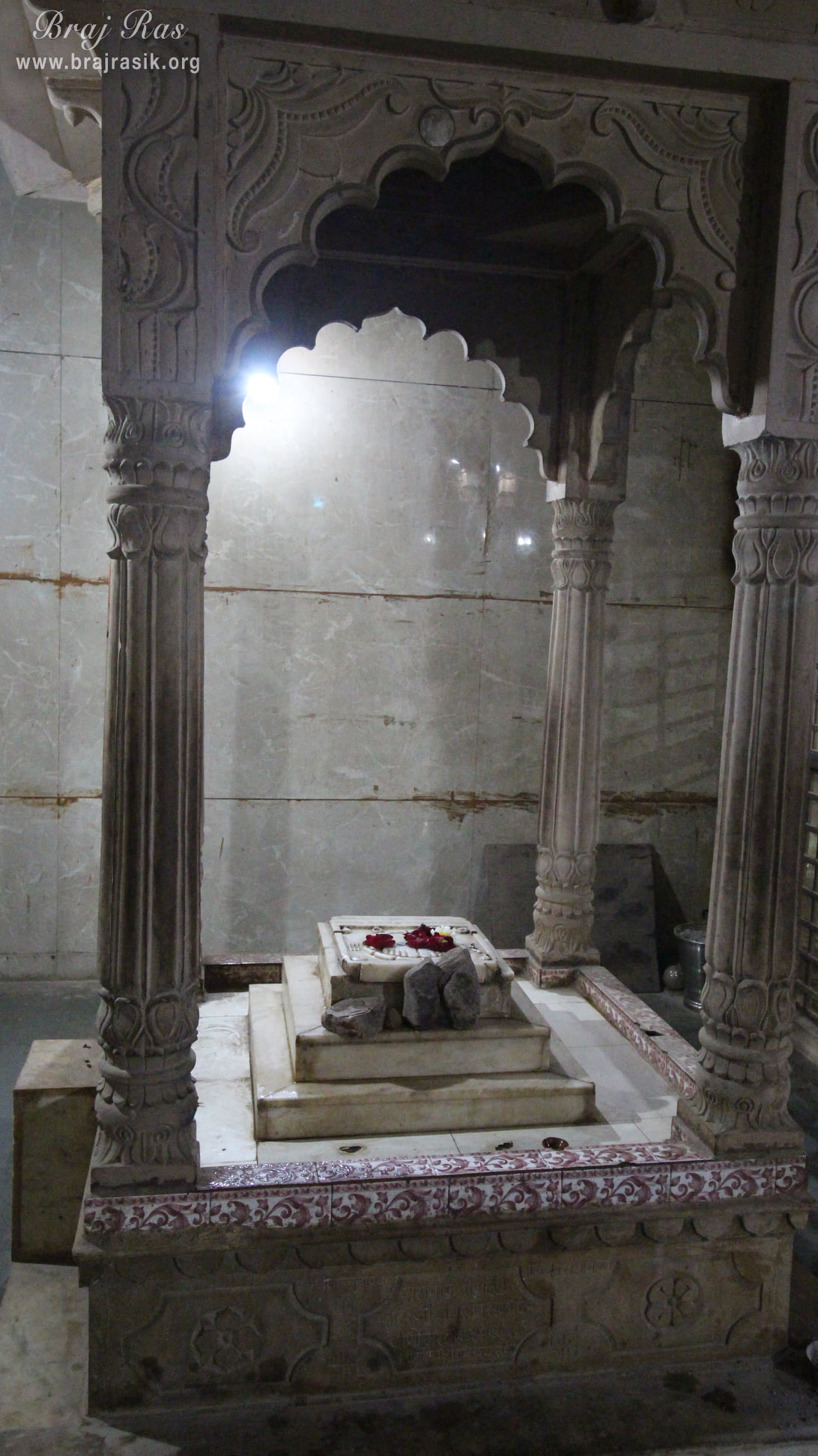Samadhi of Shri Malook Das Ji Maharaj at Sri Malook Peeth, Vrindavan