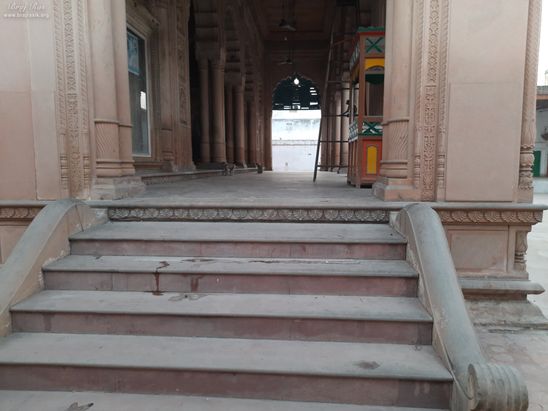 Stairs to the temple at Tikari Rani Temple (Devraha Baba Bhakti Dham), Vrindavan