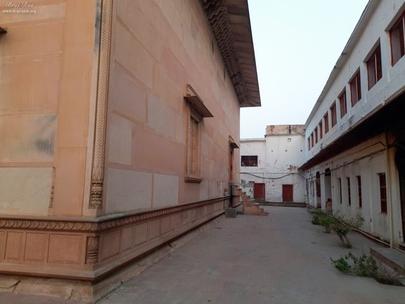 View of parikrama path from right side of the temple at Tikari Rani Temple (Devraha Baba Bhakti Dham), Vrindavan