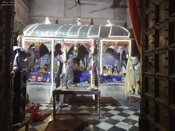 Deity Darshan at Tikari Rani Temple (Devraha Baba Bhakti Dham), Vrindavan