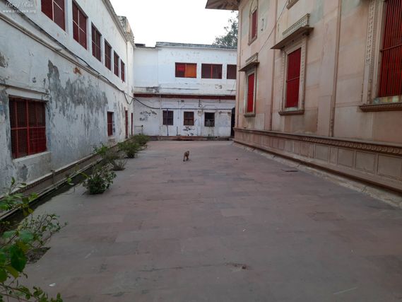 Parikrama path view at Tikari Rani Temple (Devraha Baba Bhakti Dham), Vrindavan