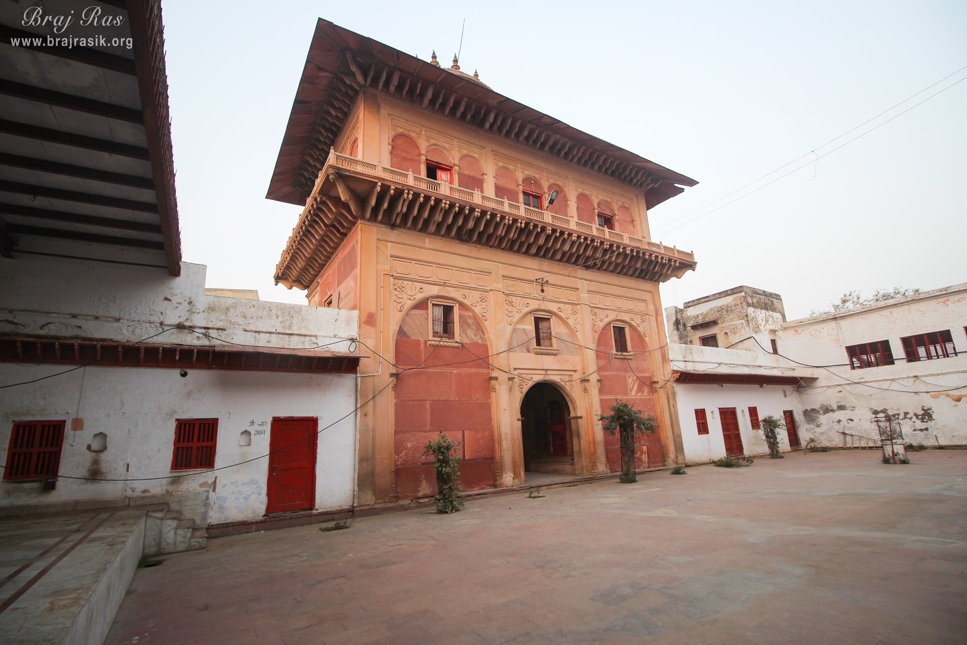 Distant view of the entrance at Tikari Rani Temple (Devraha Baba Bhakti Dham), Vrindavan