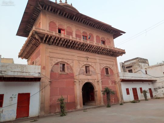 Close view of the entrance at Tikari Rani Temple (Devraha Baba Bhakti Dham), Vrindavan