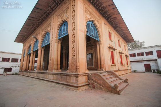 View of the temple from right angle at Tikari Rani Temple (Devraha Baba Bhakti Dham), Vrindavan