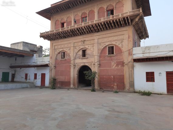 Entrance view at Tikari Rani Temple (Devraha Baba Bhakti Dham), Vrindavan