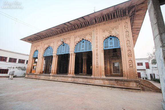 View of Tikari Rani Temple (Devraha Baba Bhakti Dham), Vrindavan