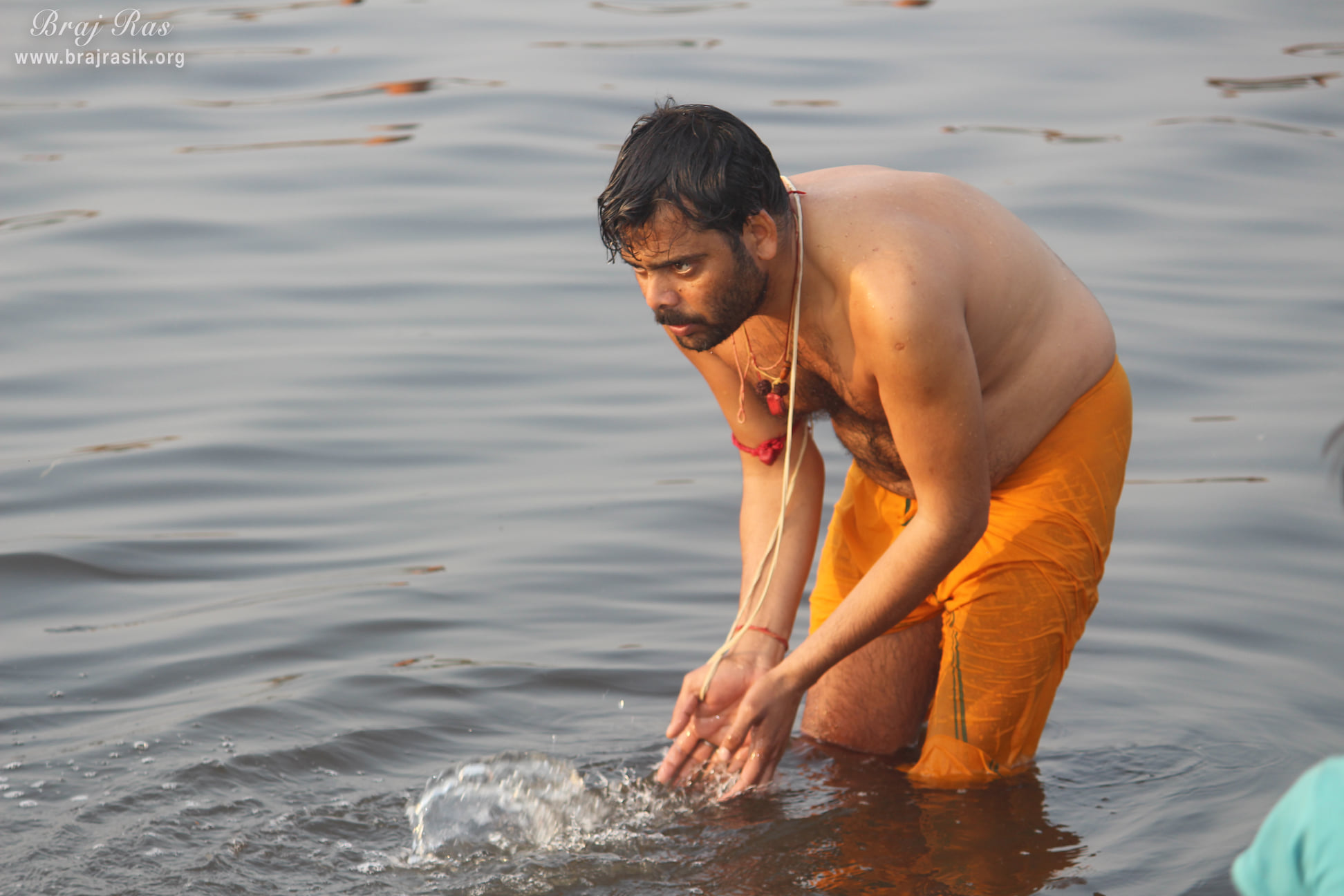 Devotee worshipping Sun God with the waters of Yamuna Ji at Vrindavan Kumbh 2021