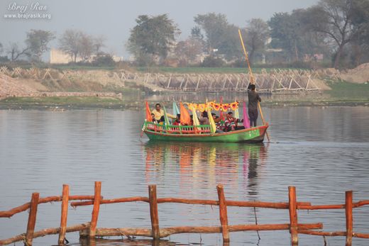 Devotees enjoying boat ride in Yamuna Ji at Vrindavan Kumbh 2021