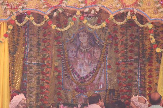 Shri Radha Krishna on the lap of Shri Lalita Sakhi in the camp of Haridasiya Radhaprasad Trust at Vrindavan Kumbh 2021