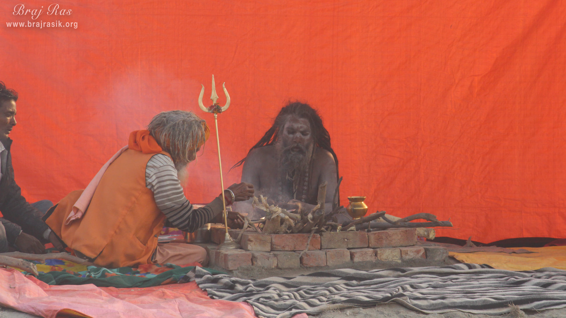 A devotee worshipping with fire sacrifice at Vrindavan Kumbh 2021
