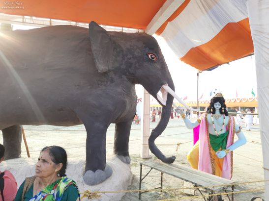 Shri Krishna holding long teeth of the elephant named Kuvalyapeed at Vrindavan Kumbh 2021
