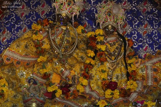 A nice darshan of Shri Radha Vrindavan Vihari Ji at Shri Vrindavan Vihari Temple, Vardhman Kunj, Vrindavan