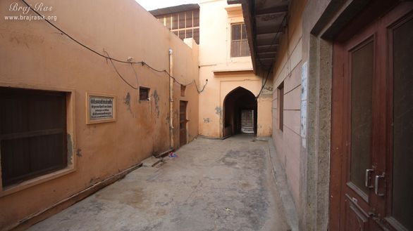 Inside way to Shri Vrindavan Vihari Temple, Vardhman Kunj, Vrindavan