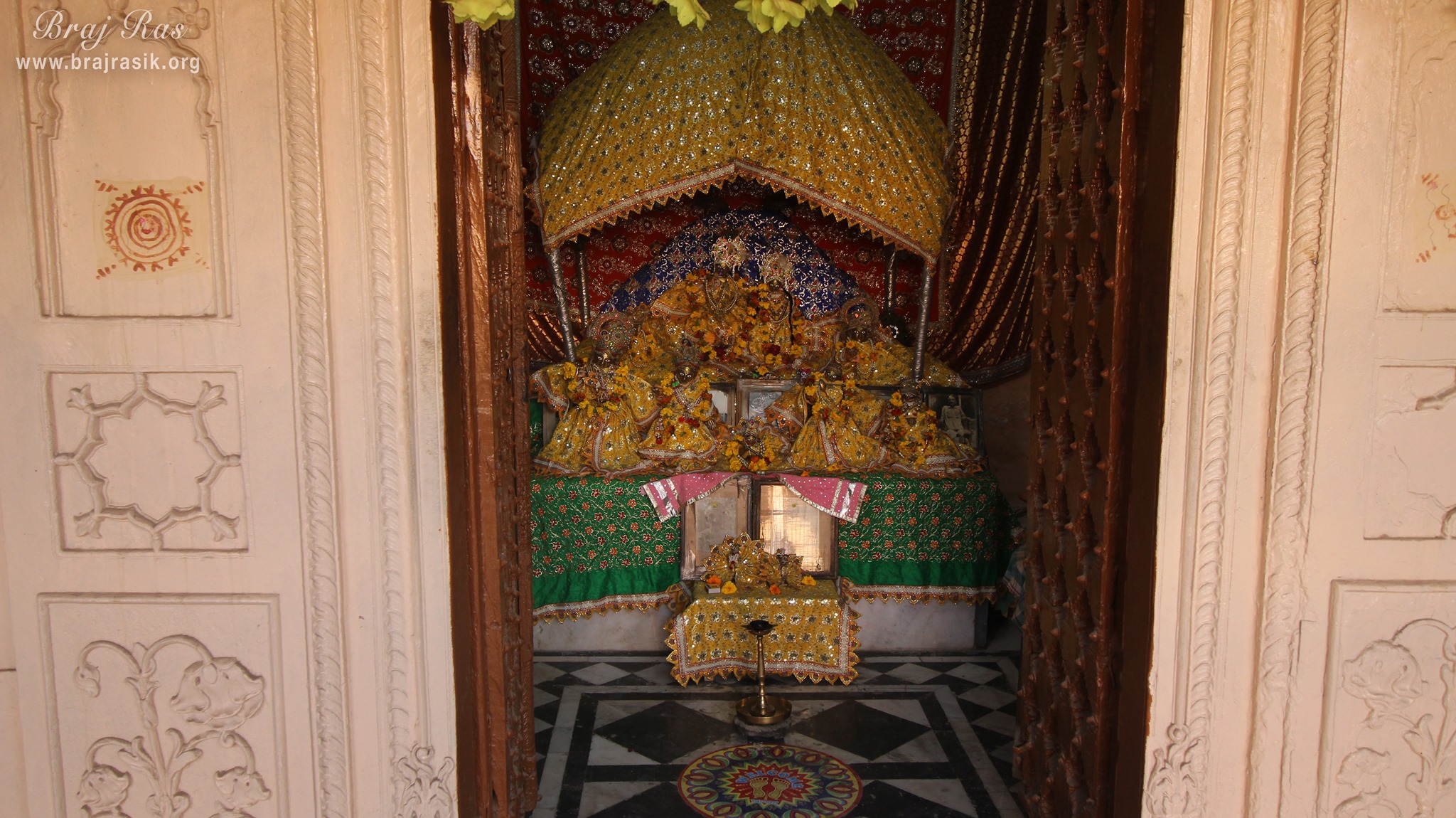 A full darshan of all deities at Shri Vrindavan Vihari Temple, Vardhman Kunj, Vrindavan