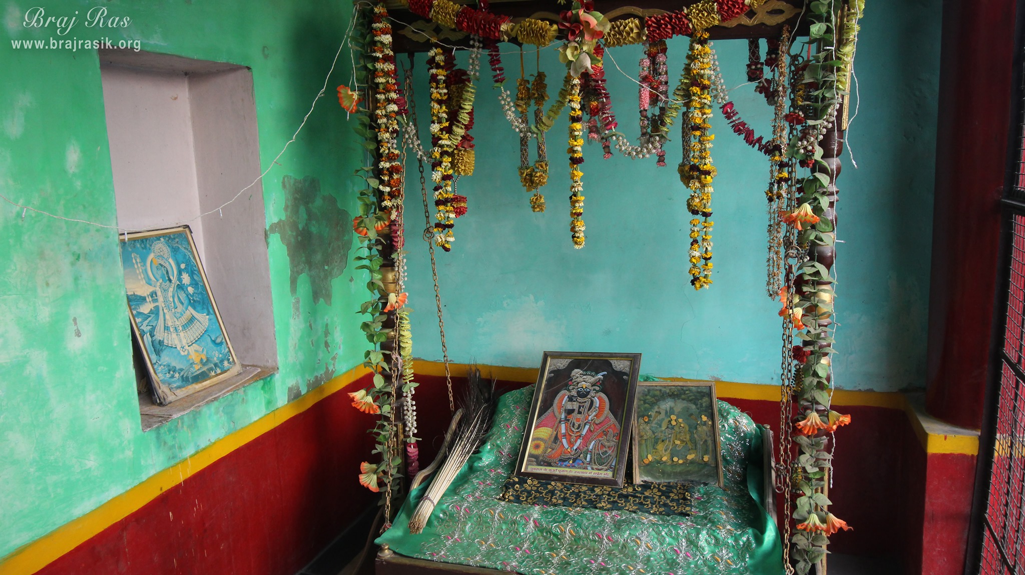Darshan of Shri Bankey Bihari Ji in Shri Yugal Kishor Temple, Vrindavan