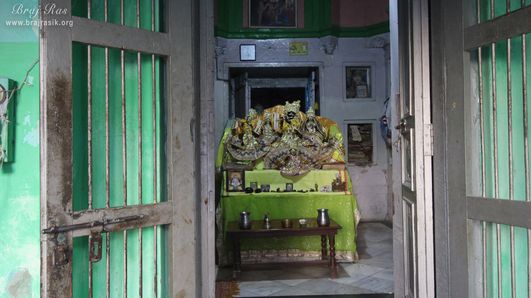 Distant darshan of Shri Radha Krishna and Shri Yugal Kishor inside Shri Yugal Kishor Temple, Vrindavan