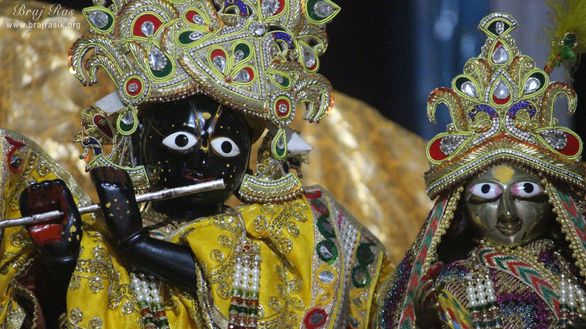 Closeup darshan of Shri Yugal Kishor at Shri Yugal Kishor Temple, Vrindavan