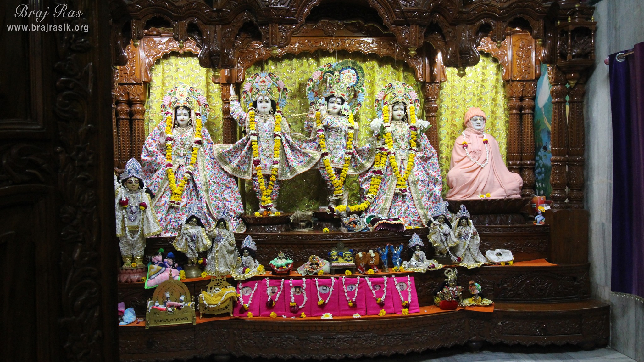 Darshan of Shri Radha Vinod Bihari and Gaursundar along with Vrinda Devi and Shrila Bhakti Pragyan Keshav Goswami Maharaja at Shri Roop Sanatan Gaudiya Math, Vrindavan