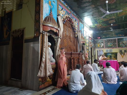 Devotees immersed in kirtan at Shri Roop Sanatan Gaudiya Math, Vrindavan