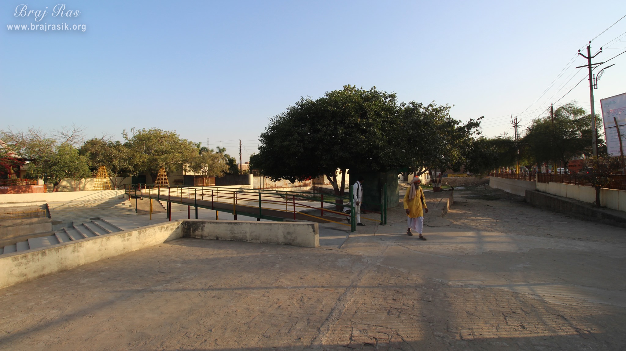 निकुंज वन, वृंदावन के भीतरी भाग का एक सुन्दर दृश्य