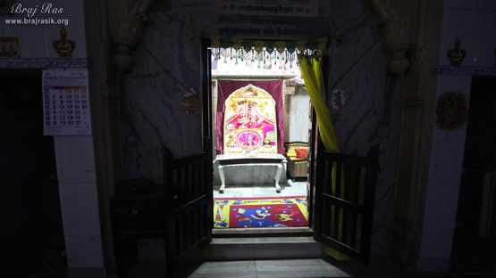Deity darshan from a distance at Shri Chhain Bihari Kunj, Vrindavan