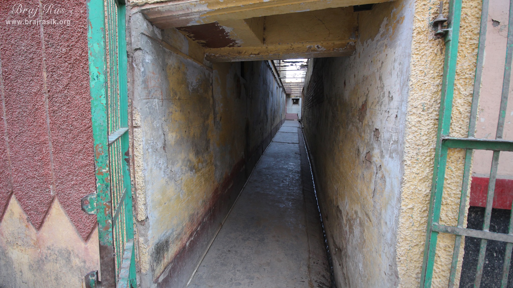 Entrance gate of Shri Chhain Bihari Kunj, Vrindavan