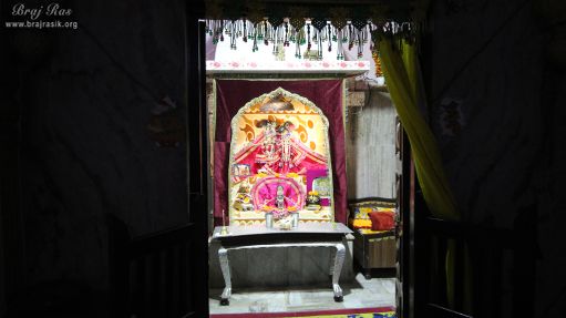 Distant deity darshan at Shri Chhain Bihari Kunj, Vrindavan